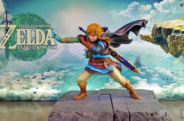 In a new statue for The Legend of Zelda: Tears of the Kingdom, Link shows off one of his new abilities called Ultrahand. 
