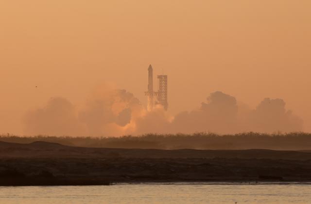 SpaceX's next-generation Starship spacecraft atop its powerful Super Heavy rocket lifts off from the company's Boca Chica launchpad on an uncrewed test flight, near Brownsville, Texas, U.S. November 18, 2023. REUTERS/Joe Skipper